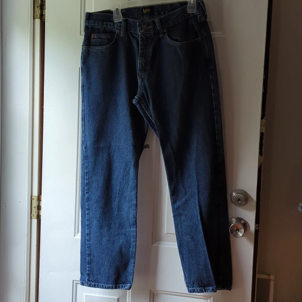 Gently Used Men's Lee Regular Fit Straight Leg Jeans. - Picture 11 of 13